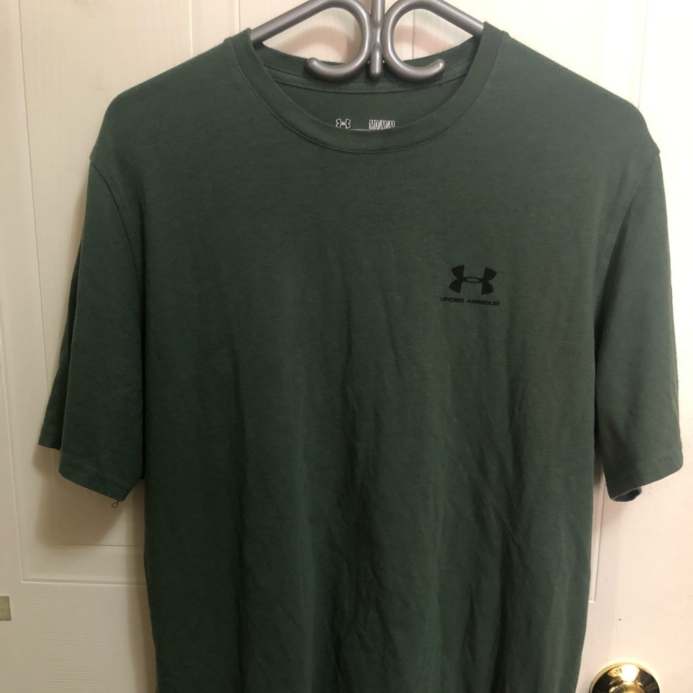 Men Under Armor T-Shirt